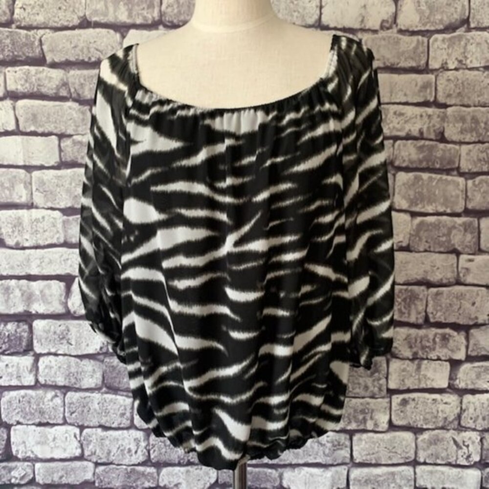 Vince Camuto Black & White Top Size M